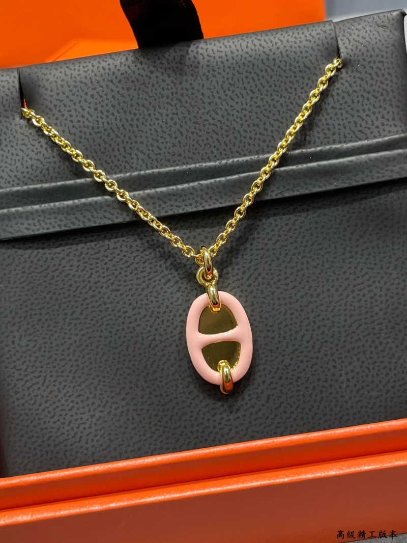 H**me5 necklaces